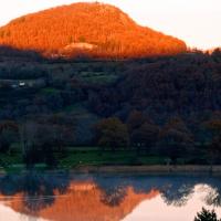 Le Puy d'Augoules et son reflet depuis Menoire nov 2024